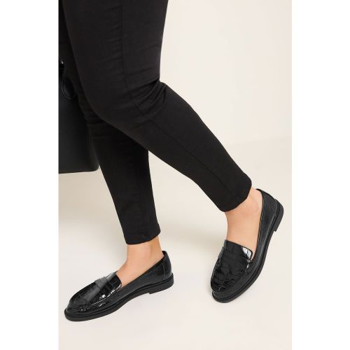 Faux Leather Croc Embossed Loafers In Wide E Fit Size 40EEE - Yours - Modalova