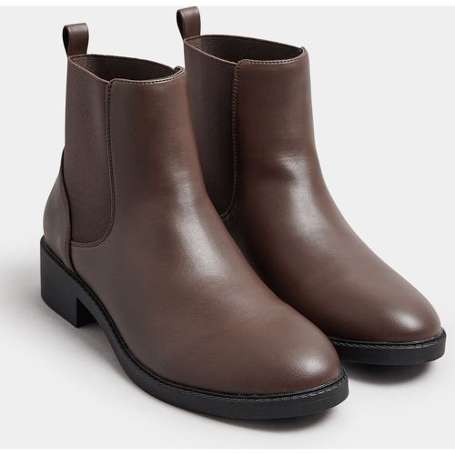 Brown Faux Leather Elasticated Chelsea Boots In Wide E Fit - Yours - Modalova