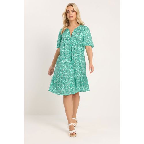 Robe Smockée Verte À Petites Fleurs Size 50-52 - Yours - Modalova