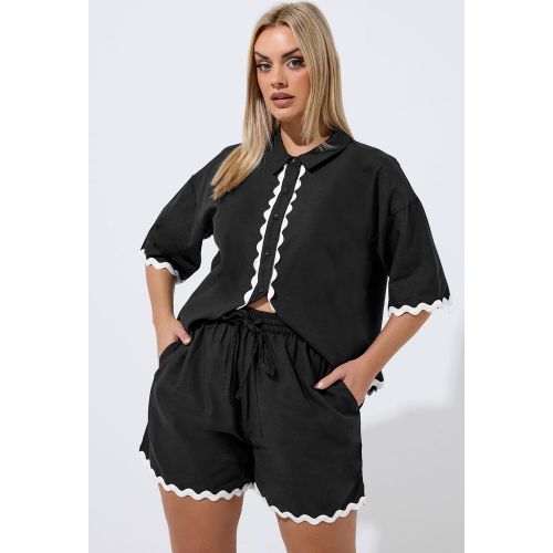 Yours Short Noir Festonnésize 48 - Limited Collection - Modalova