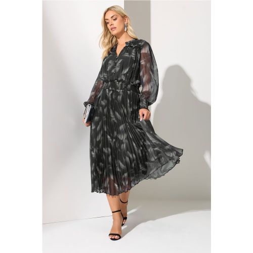 Curve Robe Chemise Plissée Noire À Plumes Floues Size 42 - Yours London - Modalova