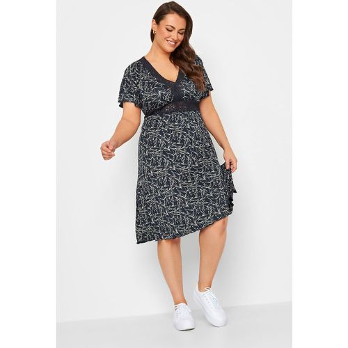 Robe Marine Dentelle Feuilles Smocké Volanté , Grande Taille & Courbes - Yours - Modalova