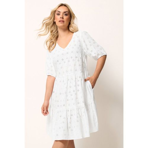Robe Étagée Blanche En Broderie Anglaise Size 46 - Yours - Modalova
