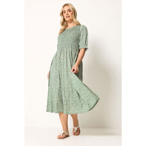 Robe Smockée Vert Sauge À Petites Fleurs Size 62-64 - Yours - Modalova