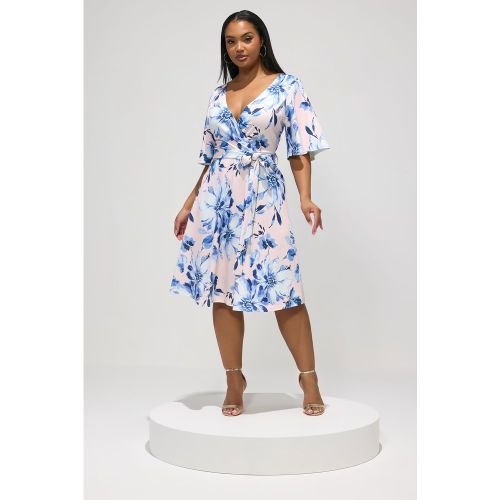 Robe Patineuse Portefeuille Rose À Fleurs Size 52 - Yours London - Modalova