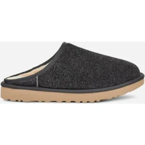 Chausson à enfiler en daim Classic Shaggy | UE in Grey, Taille 40 - Ugg - Modalova