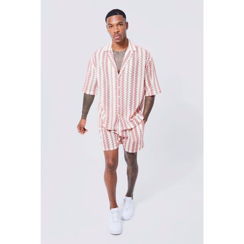 Ensemble imprimé zigzag avec chemise à manches courtes et short - S - Boohooman - Modalova