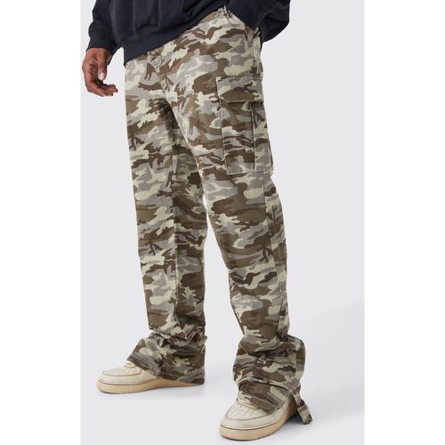 Grande taille - Pantalon cargo fendu à imprimé camouflage - Boohooman - Modalova