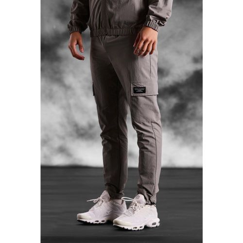 Pantalon cargo slim en nylon à taille élastique - Boohooman - Modalova