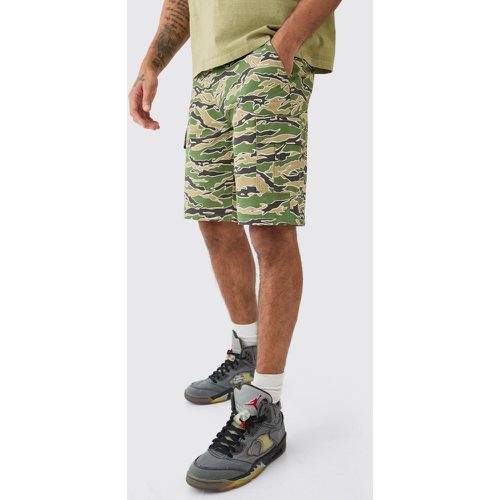 Short cargo large à imprimé camouflage - 28 - Boohooman - Modalova