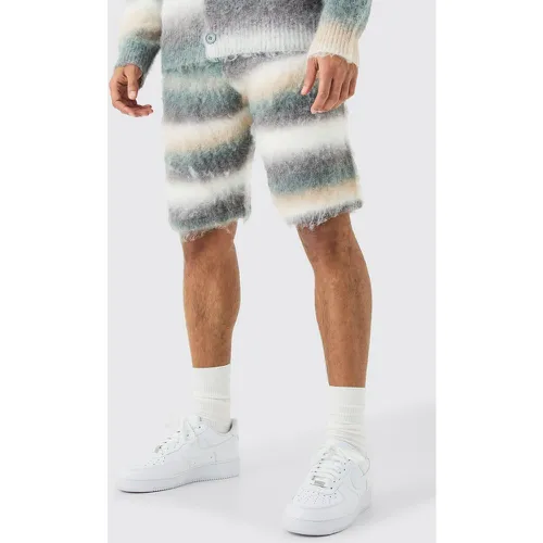 Relaxed Mid Length Knitted Brushed Stripe Short In Sage - Boohooman - Modalova