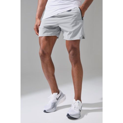 Short de sport perforé - MAN Active - S - Boohooman - Modalova
