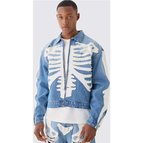 Boxy Fit Skeleton Applique Distressed Denim Jacket In Light Blue - Boohooman - Modalova