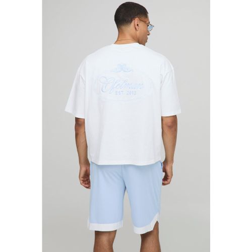Ensemble oversize de basket à broderie avec t-shirt et short - S - Boohooman - Modalova