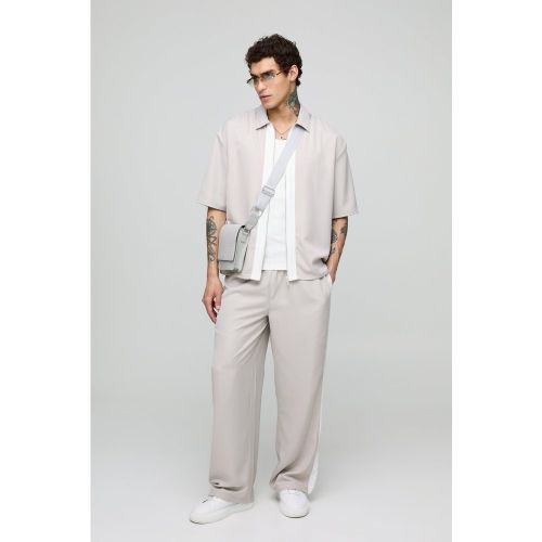 Ensemble oversize en twill avec chemise à manches courtes et pantalon large - S - Boohooman - Modalova