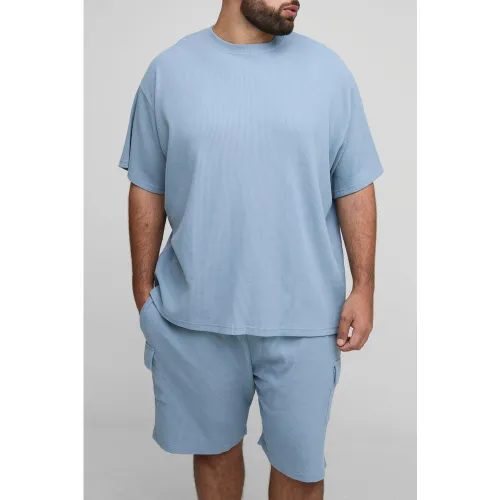 Grande taille - Ensemble oversize en tissu gaufré avec t-shirt et short cargo - 2XL - Boohooman - Modalova