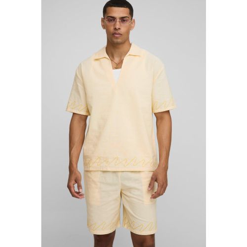 Ensemble oversize à col V avec chemise et short - S - Boohooman - Modalova
