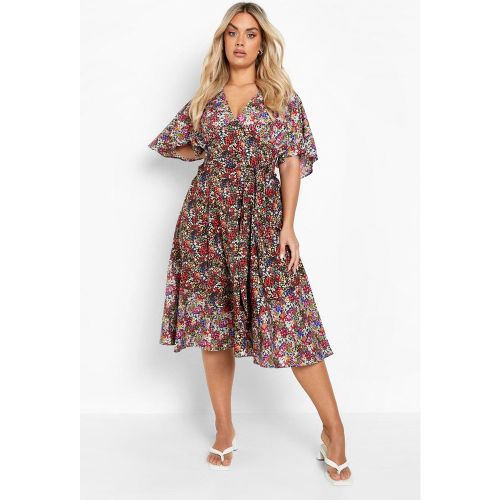 Grande Taille - Robe Mi-Longue Fleurie Effet Patchwork - 52 - boohoo - Modalova