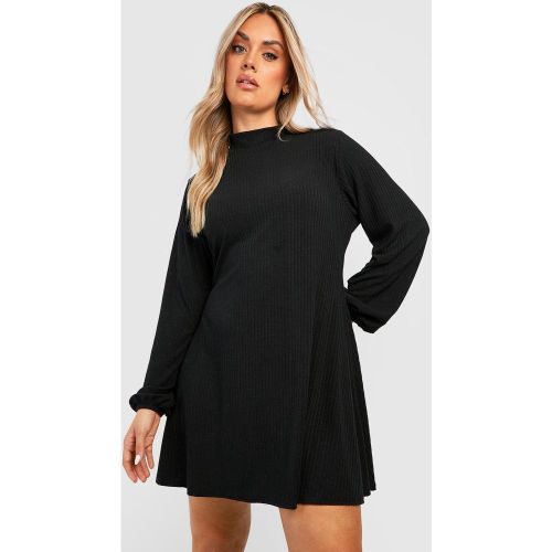 Grande Taille - Robe Fluide En Maille Douce À Col Montant - 44 - boohoo - Modalova