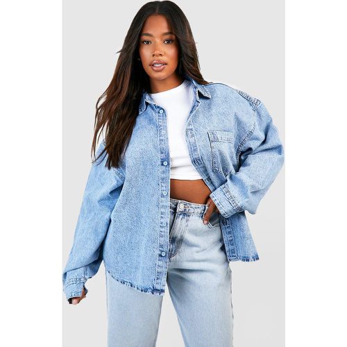 Grande Taille - Chemise Oversize Basique En Jean - 44 - boohoo - Modalova