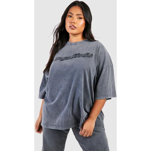 Grande Taille - T-Shirt Oversize Délavé À Broderie Dsgn Studio - boohoo - Modalova