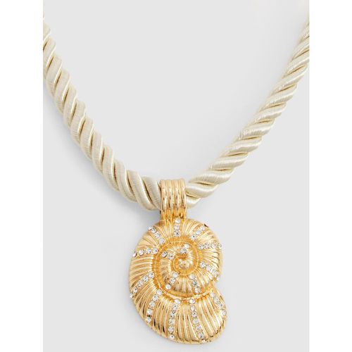 Embellished Shell Pendant Rope Necklace - boohoo - Modalova