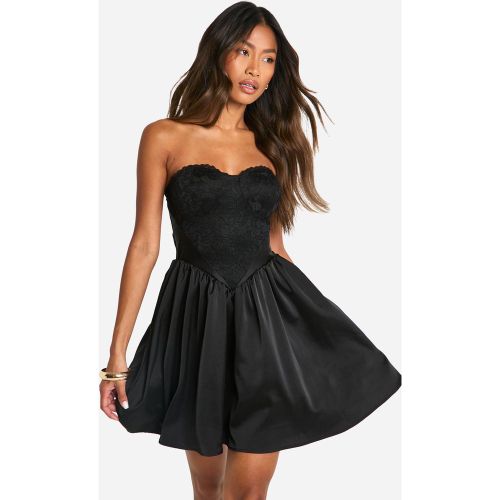 Robe Courte Satinée En Dentelle - 36 - boohoo - Modalova