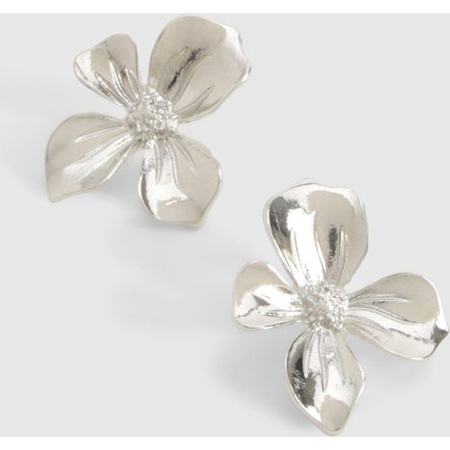 Polished Flower Stud Earring - - boohoo - Modalova