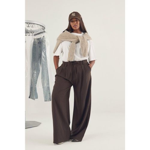 Grande Taille - Pantalon Large À Rayures Fines - 44 - boohoo - Modalova