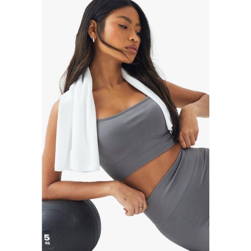 Brassière De Sport Rembourrée Côtelée Sans Coutures - S - boohoo - Modalova