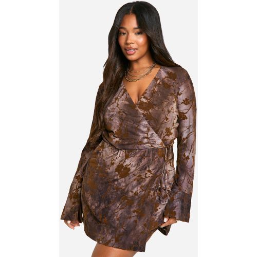 Grande Taille - Robe Portefeuille Délavée - 56 - boohoo - Modalova
