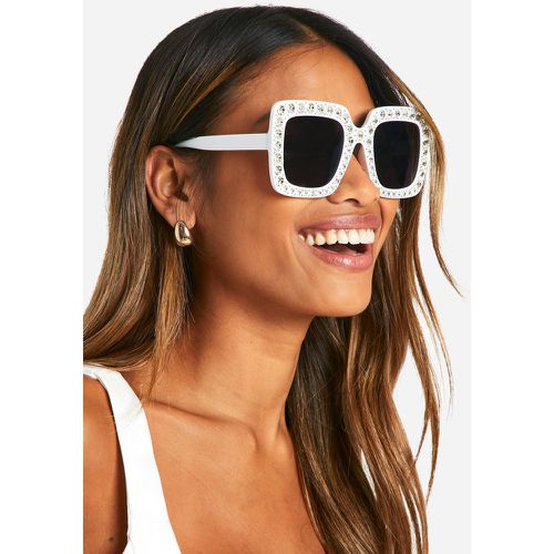 Embellished White Square Sunglasses - boohoo - Modalova