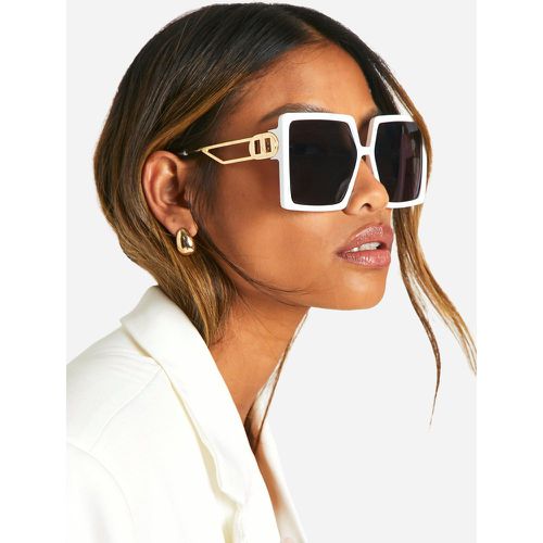Gold Trim Square Sunglasses - boohoo - Modalova