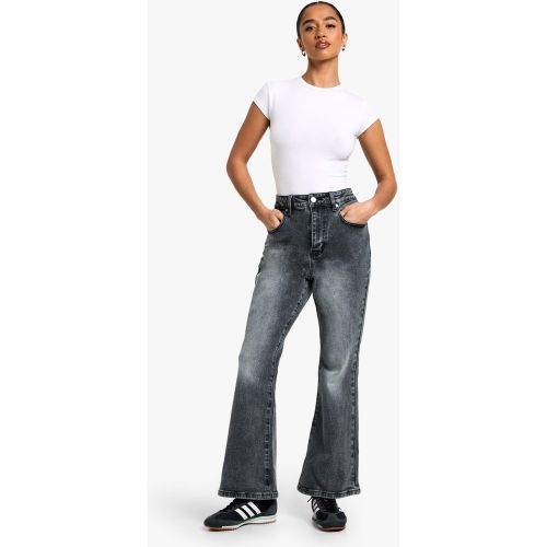 Petite" - Jean Flare - 6/26L - boohoo - Modalova