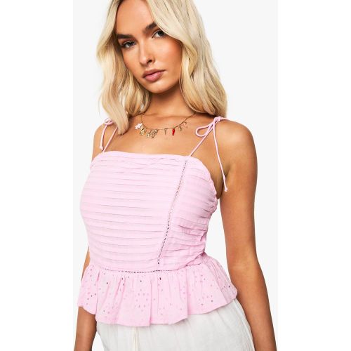 Crop Top Plissé En Broderie - 34 - boohoo - Modalova