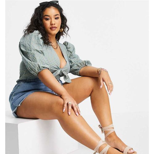 X Olivia Bowen - Crop top à manches bouffantes et carreaux avec nœud devant - Sauge - In The Style Plus - Modalova