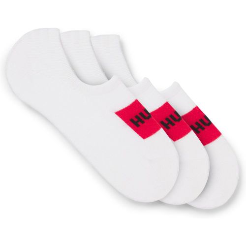 Lot de trois paires de chaussettes invisibles à logos rouges - HUGO - Modalova