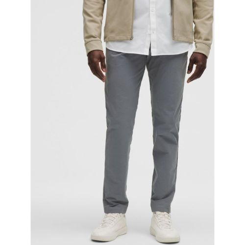 “ Pantalon chino ABC coupe slim Coton VersaTwill extensibles â€“ 81 cm â€“ Gris â€“ Taille 33 - lululemon - Modalova