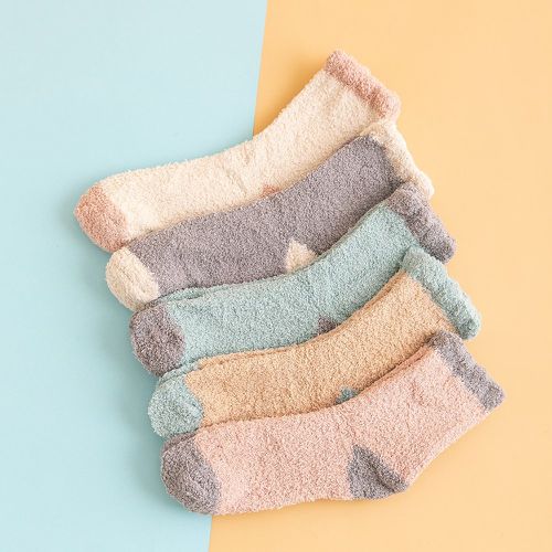 Paires Chaussettes duveteuse avec blocs de couleur - SHEIN - Modalova