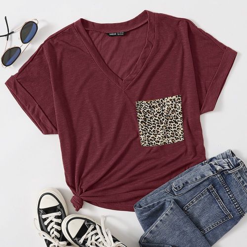 T-shirt avec poche à imprimé léopard - SHEIN - Modalova