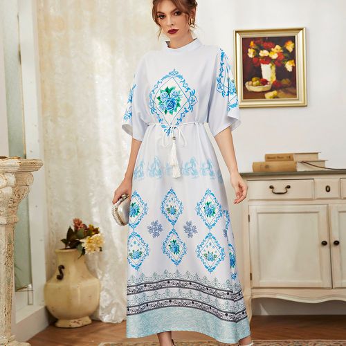 Robe ceinturée à imprimé floral à col montant à franges - SHEIN - Modalova