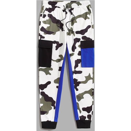 Pantalon de jogging à imprimé camouflage à blocs de couleurs à poche à rabat à cordon - SHEIN - Modalova
