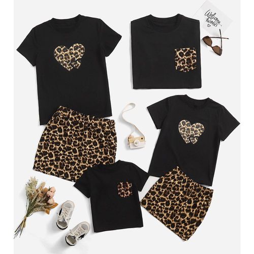 Pièce T-shirt à imprimé cœur & 1 pièce Jupe léopard - SHEIN - Modalova