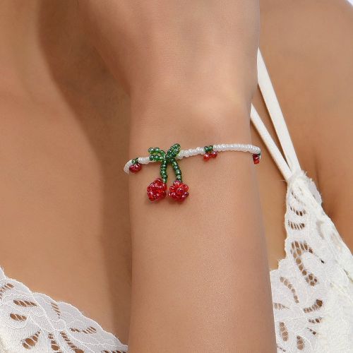 Bracelet perlé à détail cerise - SHEIN - Modalova