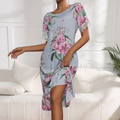 Robe de pyjama à imprimé floral ourlet en dentelle à volants - SHEIN - Modalova