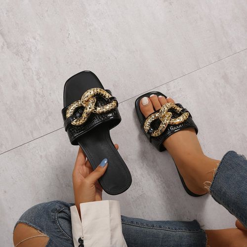 Sandales plates texturé à détail en métal - SHEIN - Modalova