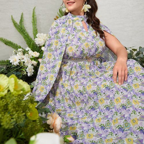 Robe à imprimé floral manches cape plissé - SHEIN - Modalova