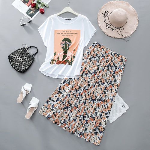 T-shirt à imprimé figure et slogan & Jupe fleurie - SHEIN - Modalova
