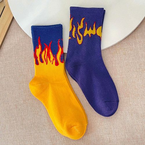 Paires Chaussettes à imprimé flamme - SHEIN - Modalova