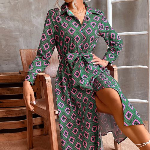 Robe chemise à imprimé géométrique ceinturé - SHEIN - Modalova